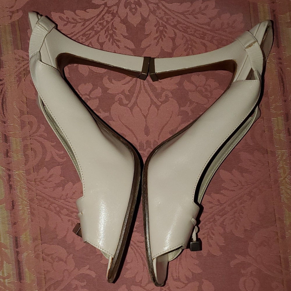 Louis Vuitton Women's Cream Leather Slingback Pumps 8 1/2 M - Picture 10 of 16